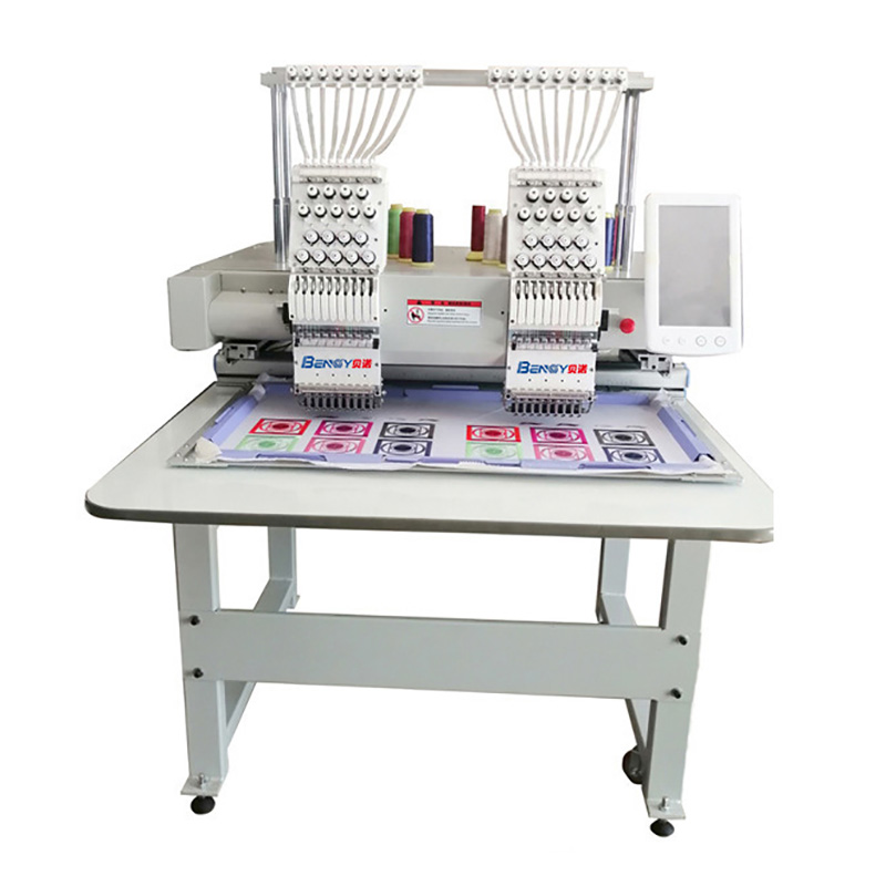 ダブルヘッドコンピューター化された縫製刺繍機